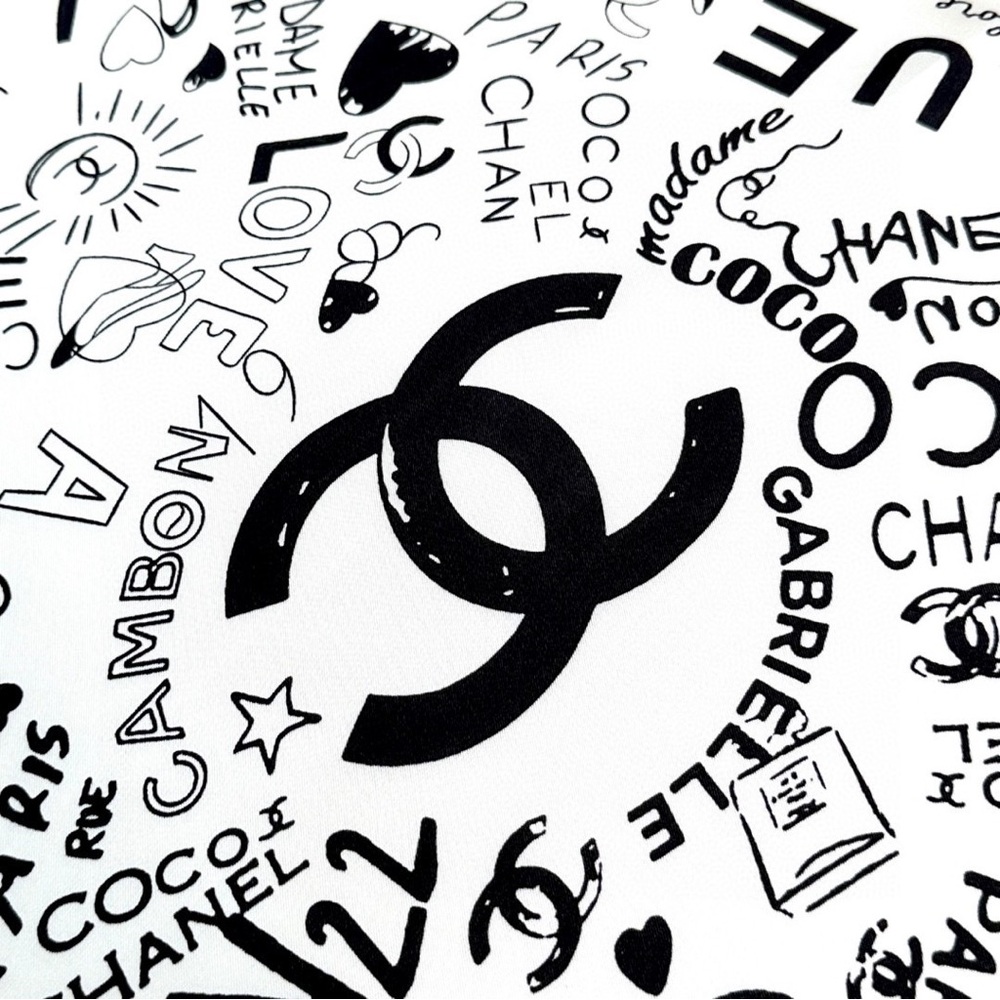 Chanel black and white patterned silk scarf - Picture 6 of 6